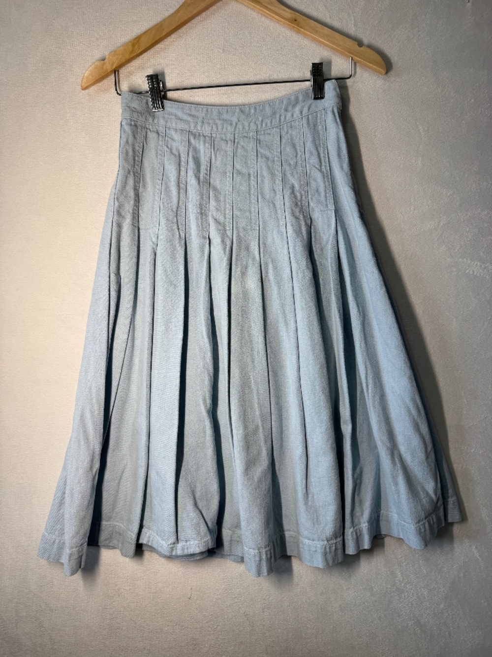 Babaton Light Blue A-Line Denim Pleated Skirt 00